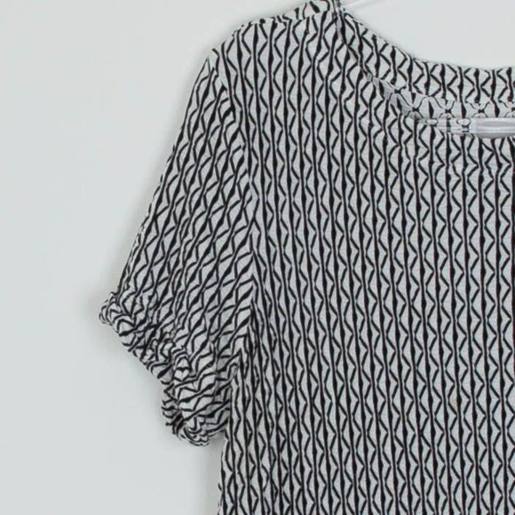 Nic + Zoe Womens Moving Lines Twisted Hem Top Size XL Short Sleeve Abstract Work - Picture 4 of 9